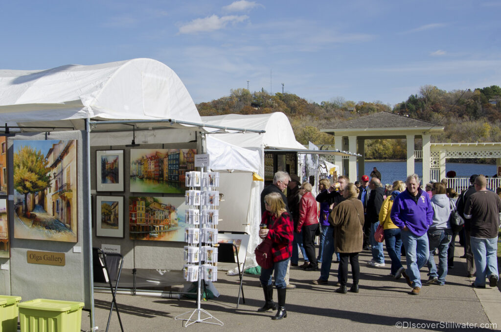 Art fair booths with river in background courtesy of DiscoverStillwater.com